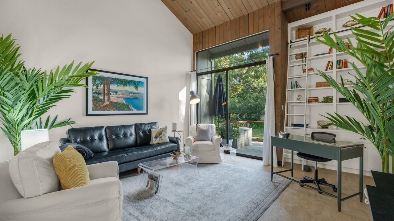 Photo of Livingroom in Eastside Santa Cruz