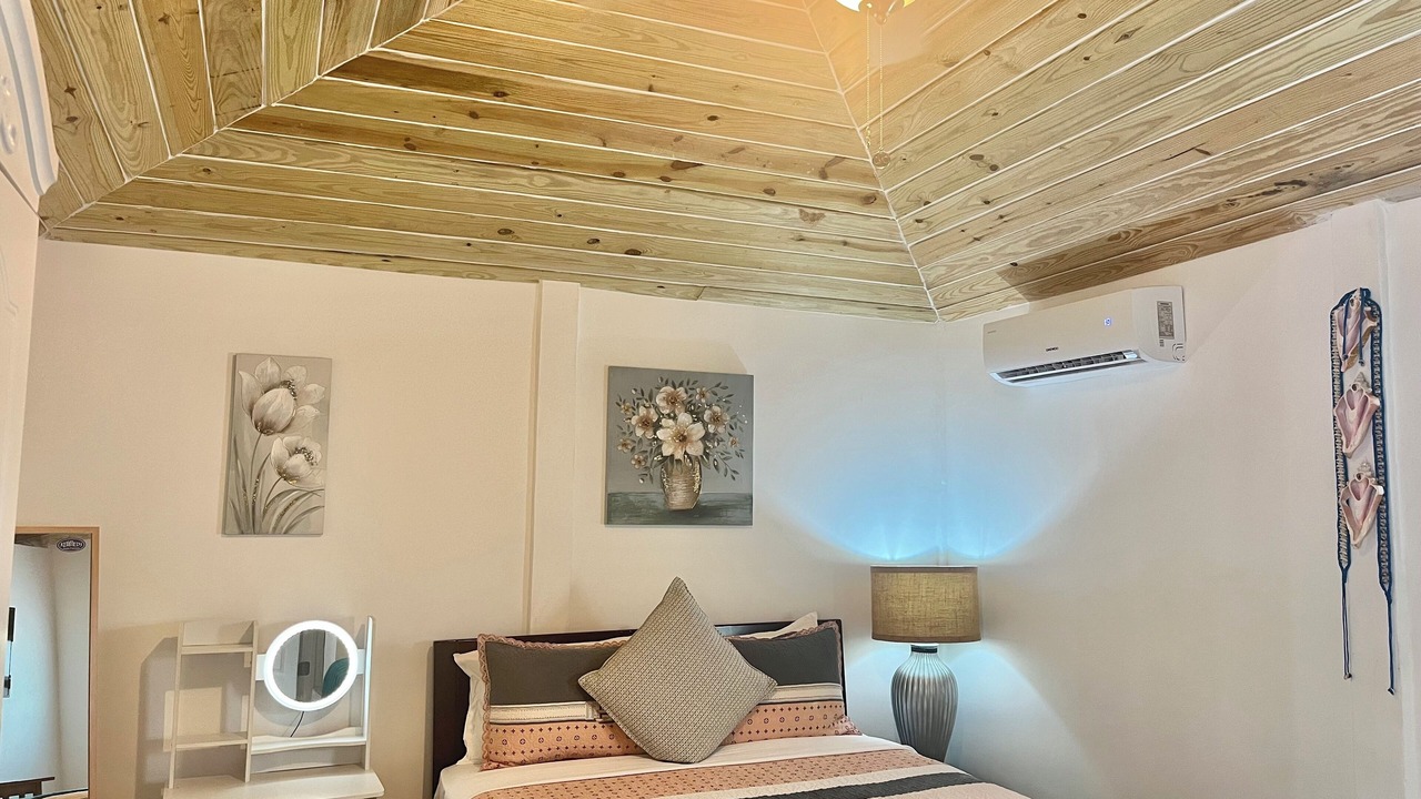Photo of Bedroom in Venetian Road Settlement