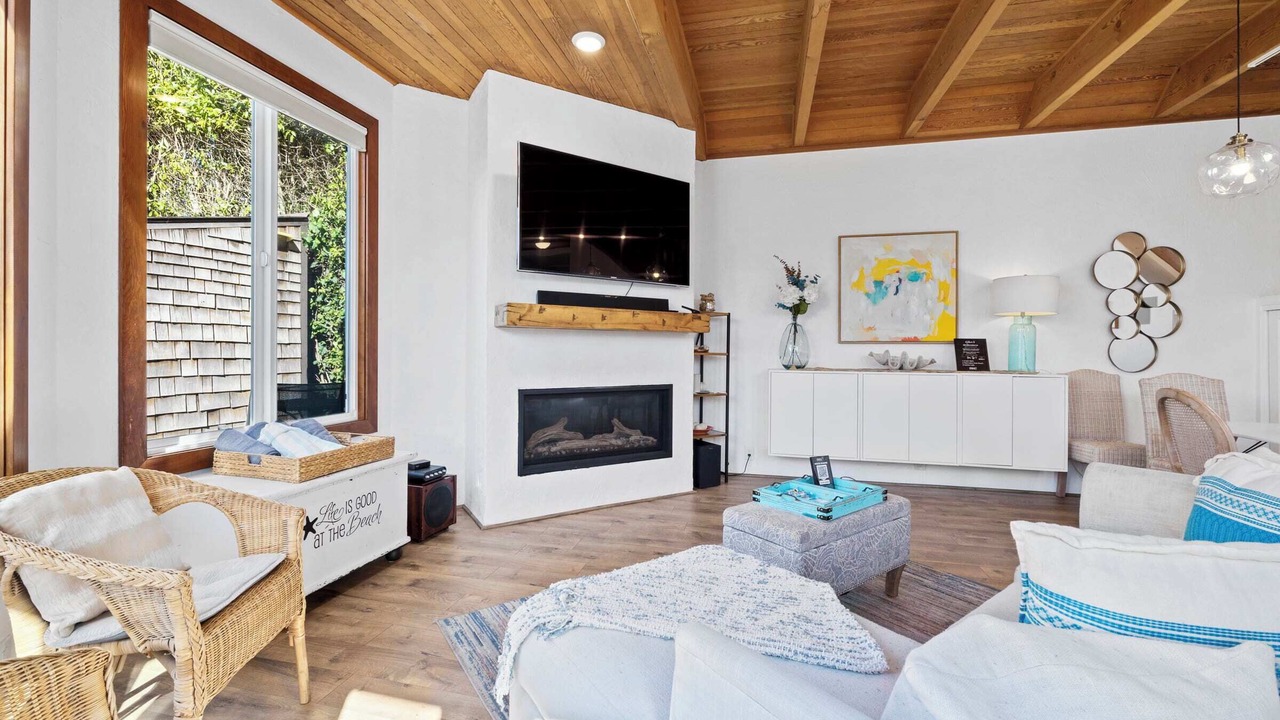 Photo of Livingroom in Eastside Santa Cruz
