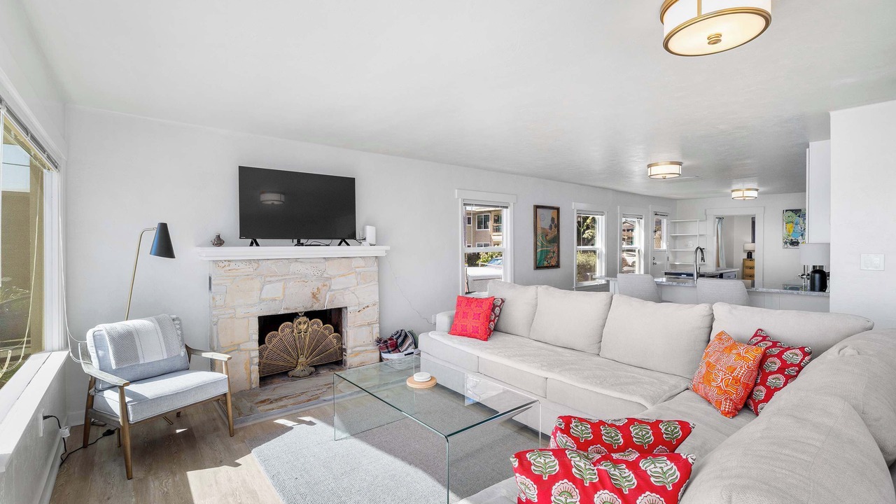 Photo of Livingroom in Opal Cliffs