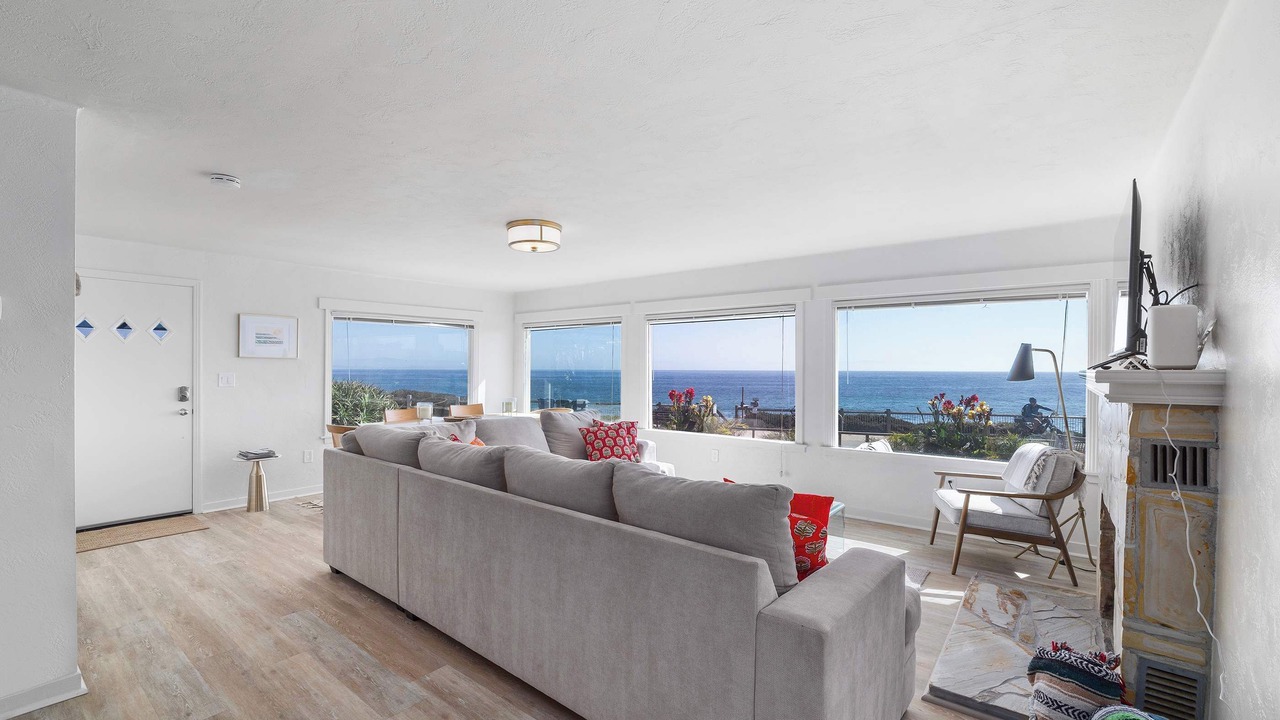 Photo of Livingroom in Opal Cliffs
