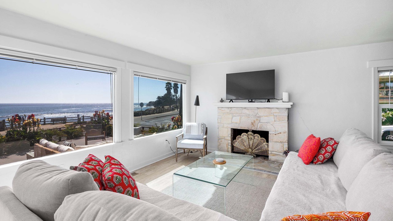 Photo of Livingroom in Opal Cliffs