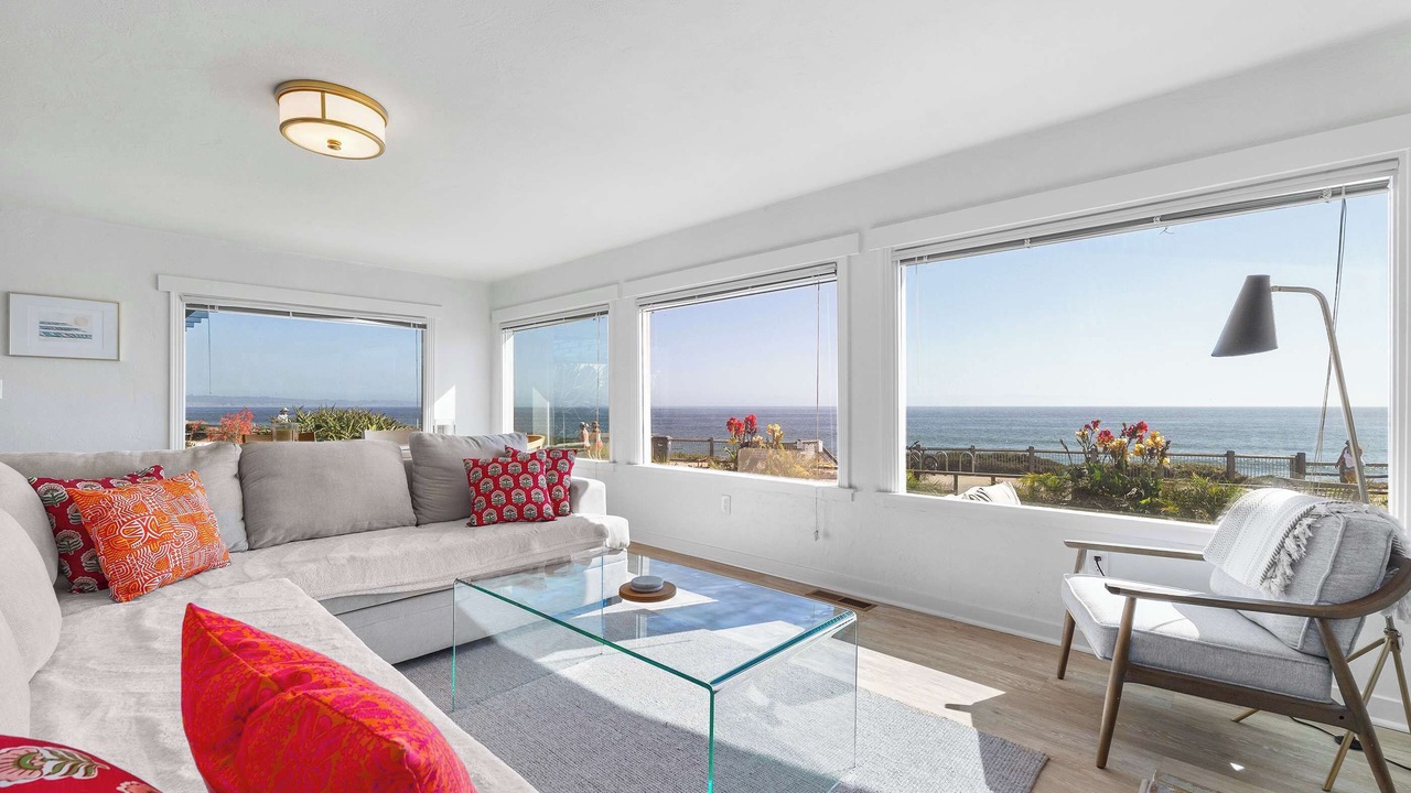 Photo of Livingroom in Opal Cliffs