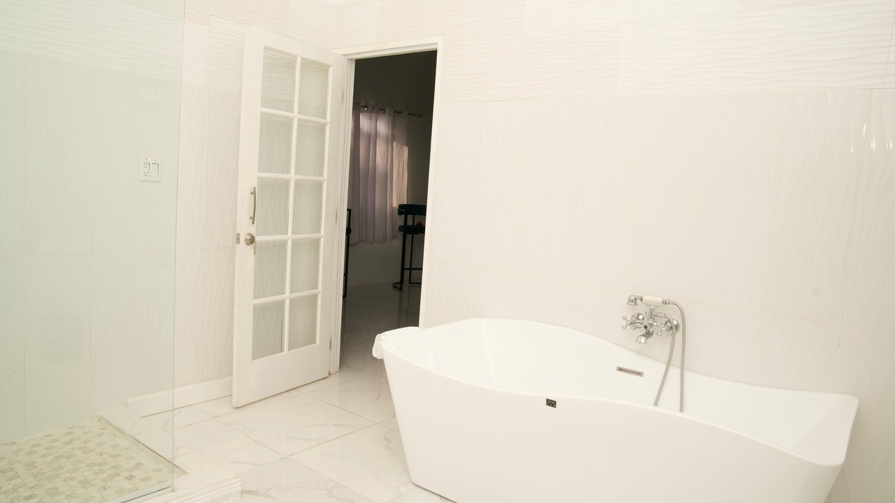 Photo of Bathroom in Discovery Bay