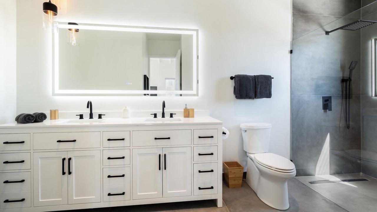 Photo of Bathroom in Venetian Road Settlement