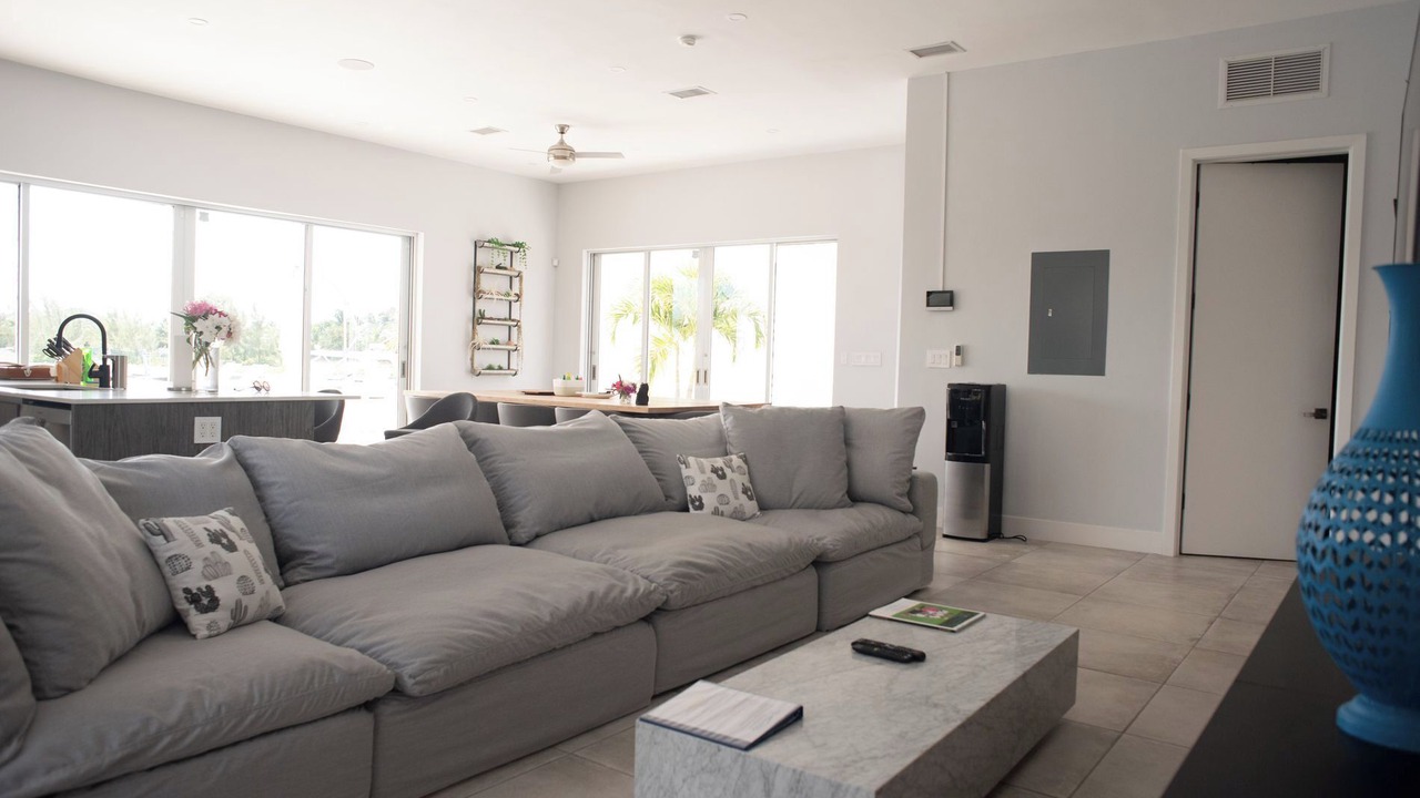 Photo of Livingroom in Leeward Settlement