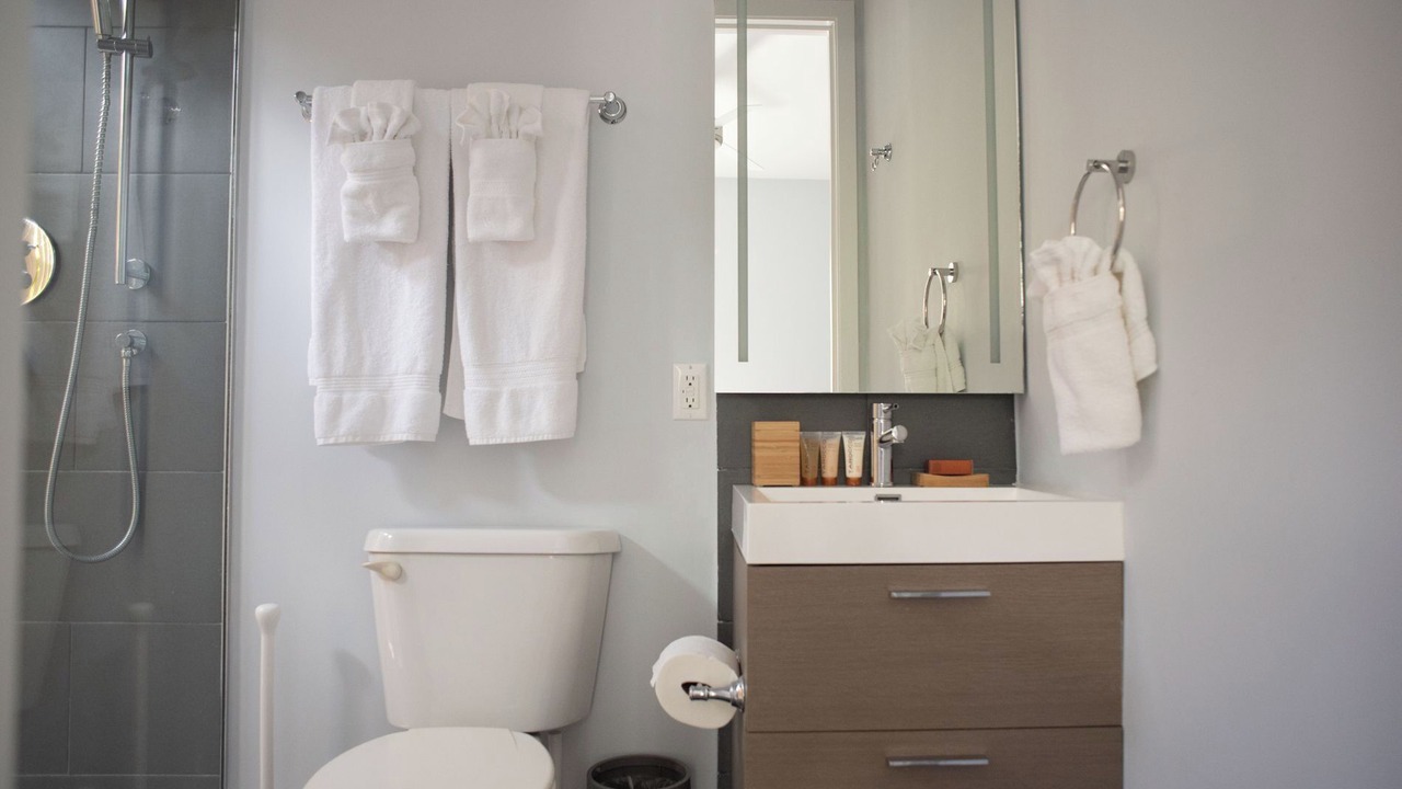 Photo of Bathroom in Leeward Settlement