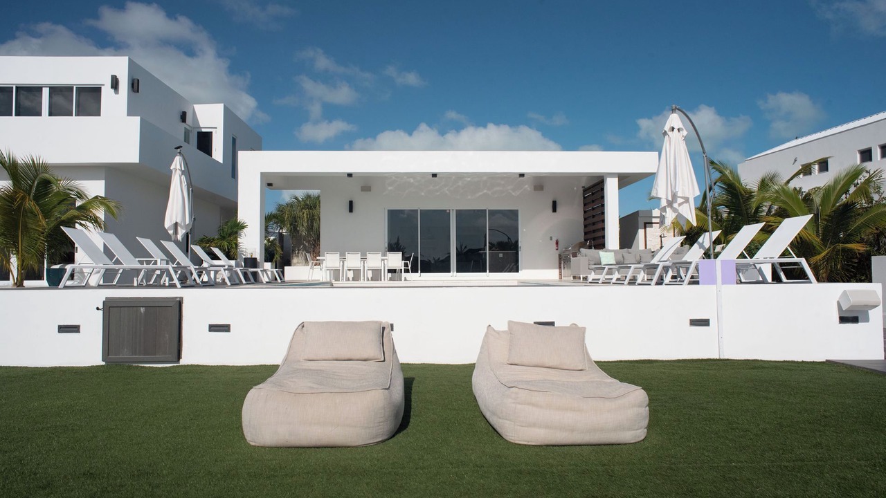 Photo of Patio Balcony in Leeward Settlement