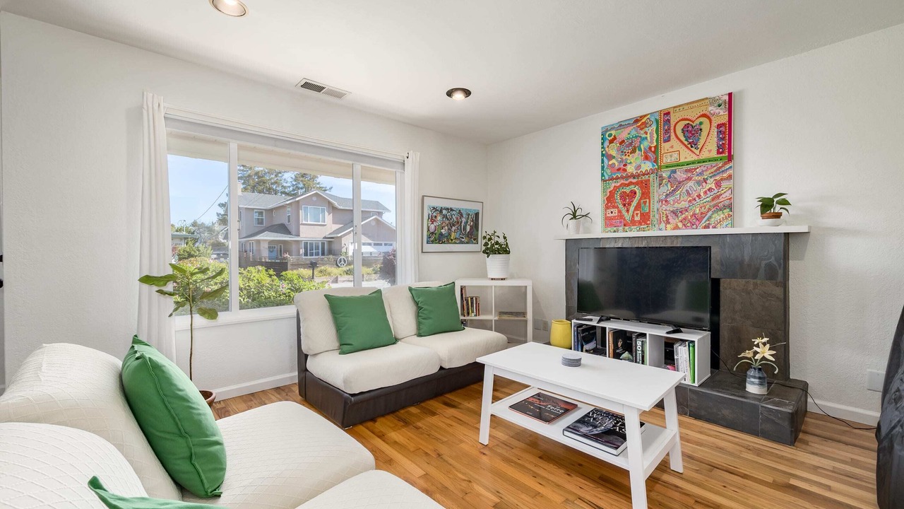Photo of Livingroom in Eastside Santa Cruz