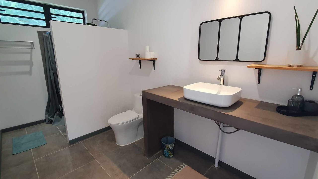 Photo of Bathroom in Teahupoo