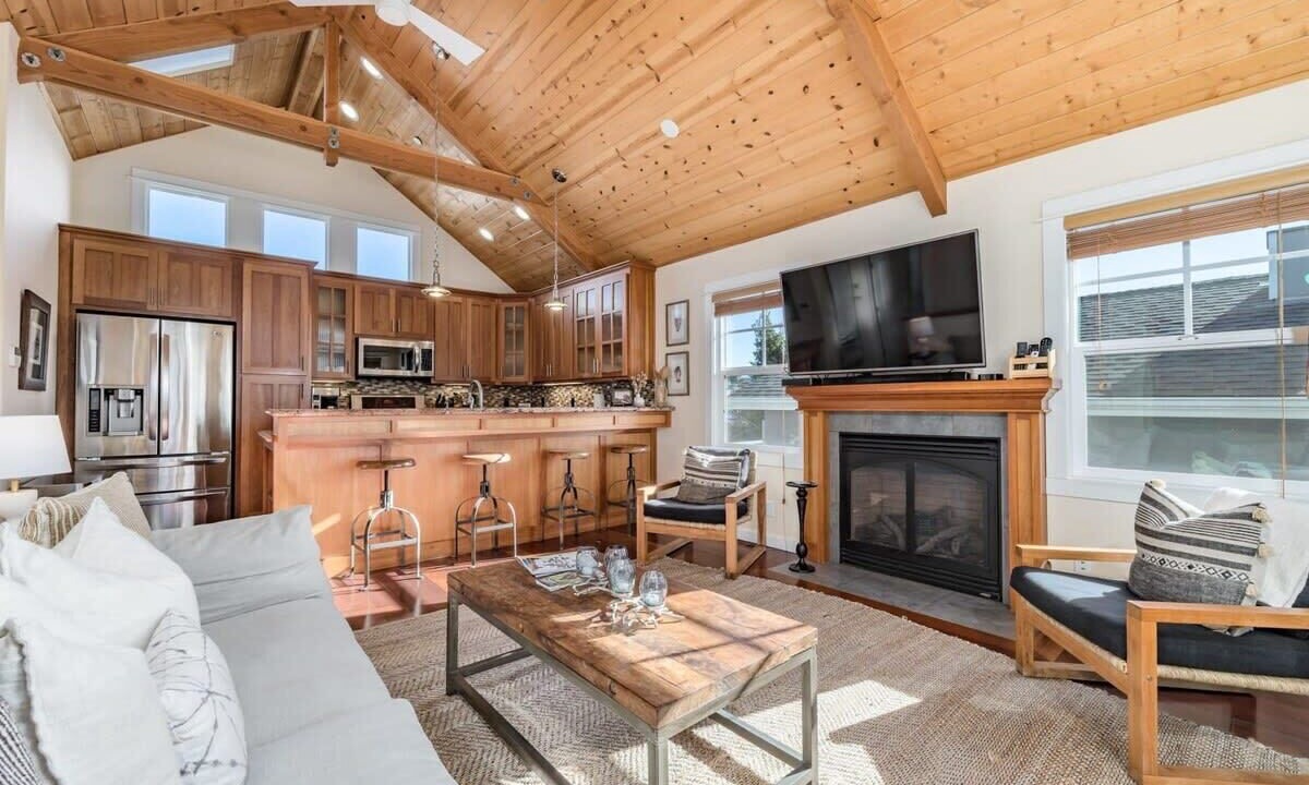 Photo of Livingroom in Eastside Santa Cruz