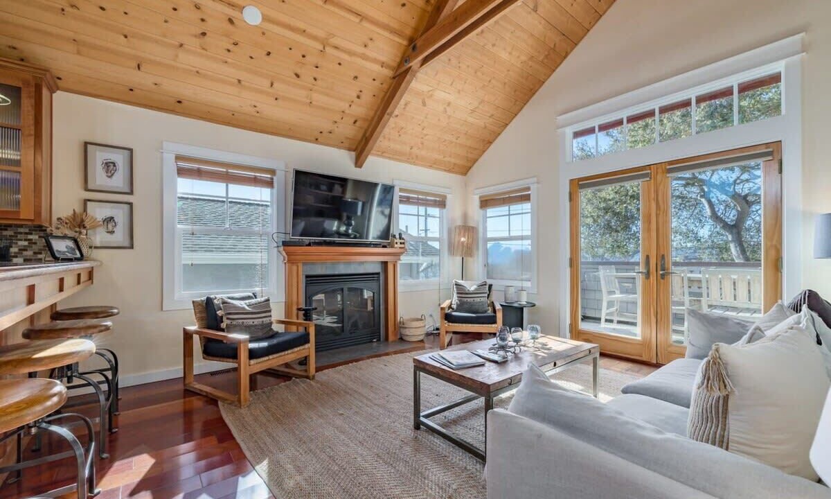 Photo of Livingroom in Eastside Santa Cruz