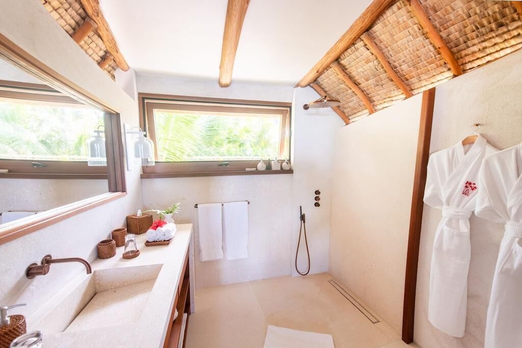 Photo of Bathroom in Teahupoo