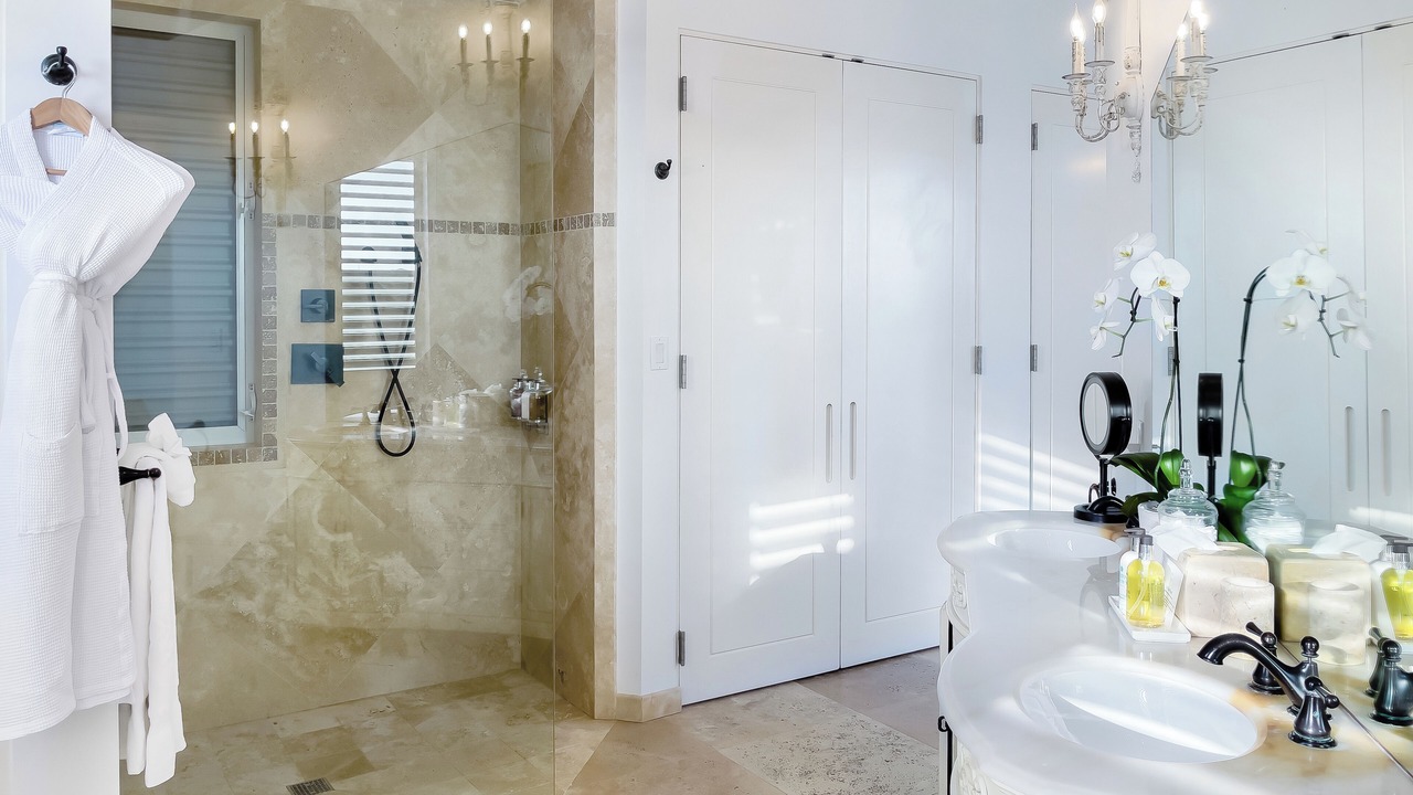 Photo of Bathroom in Long Bay Hills