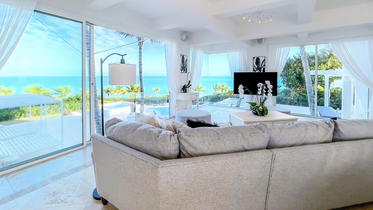 Photo of Livingroom in Long Bay Hills