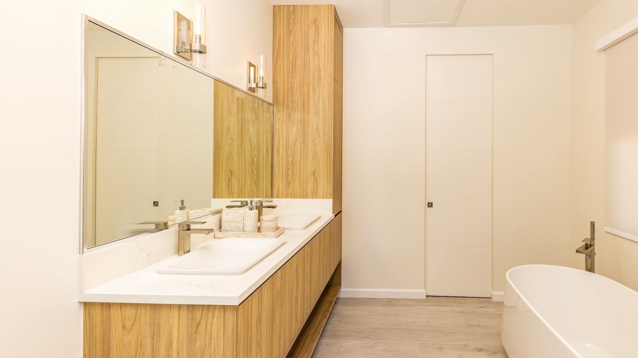 Photo of Bathroom in Leeward Settlement