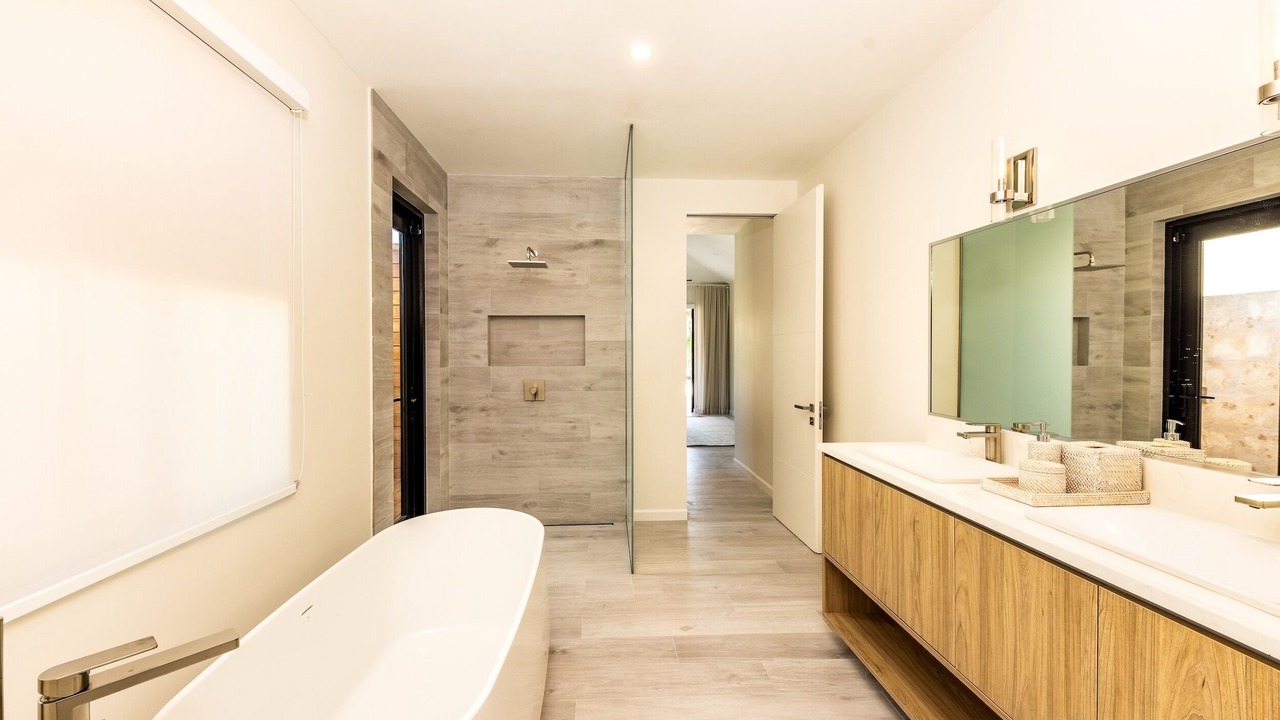 Photo of Bathroom in Leeward Settlement