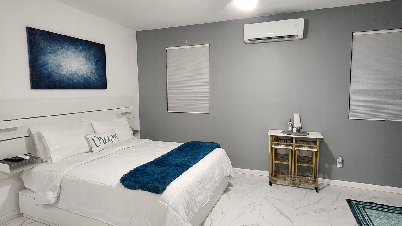 Photo of Bedroom in Leeward Settlement