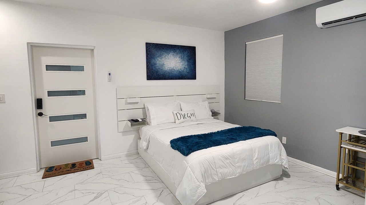 Photo of Bedroom in Leeward Settlement