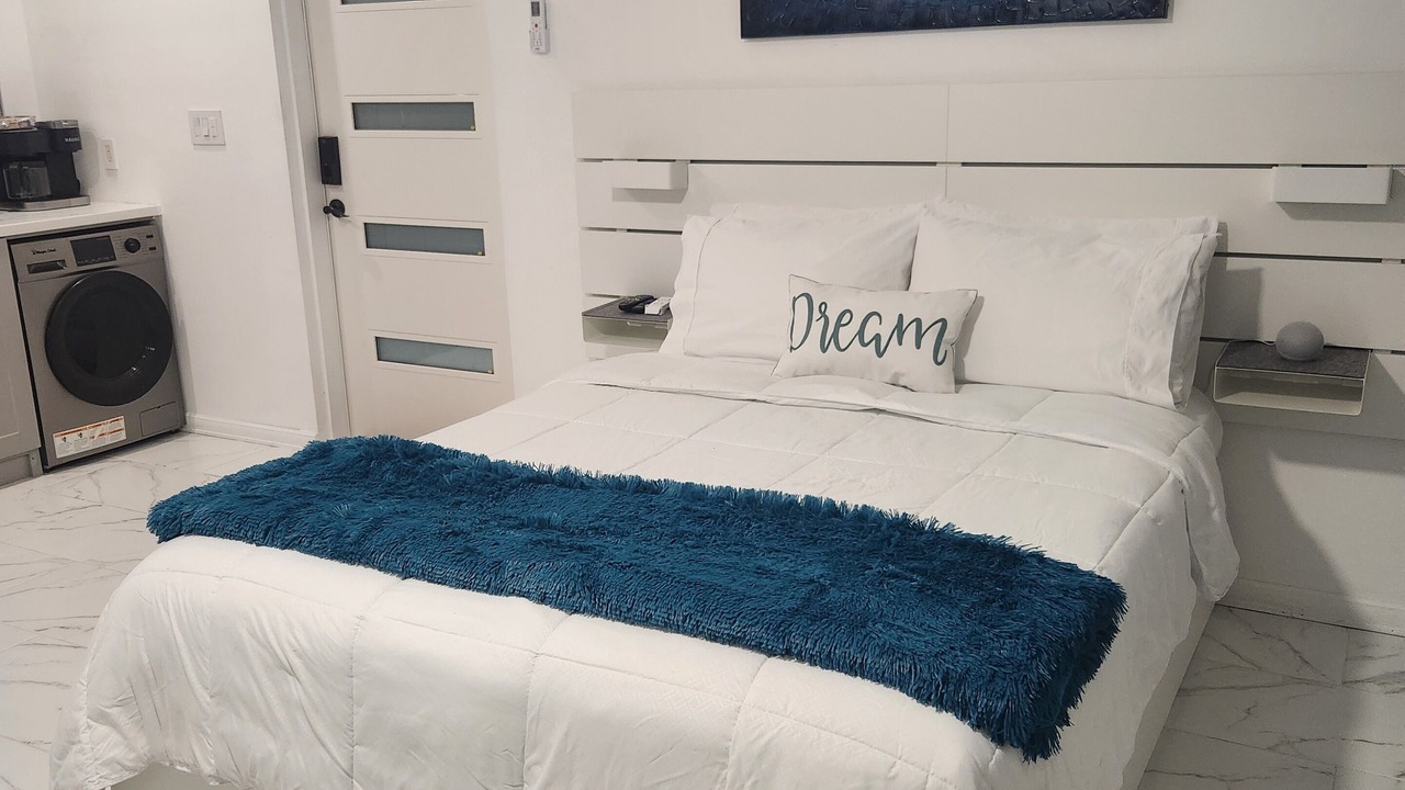 Photo of Bedroom in Leeward Settlement