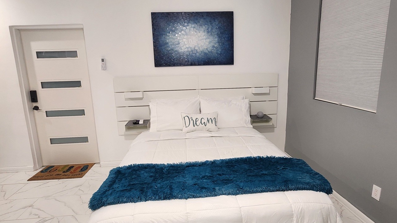 Photo of Bedroom in Leeward Settlement