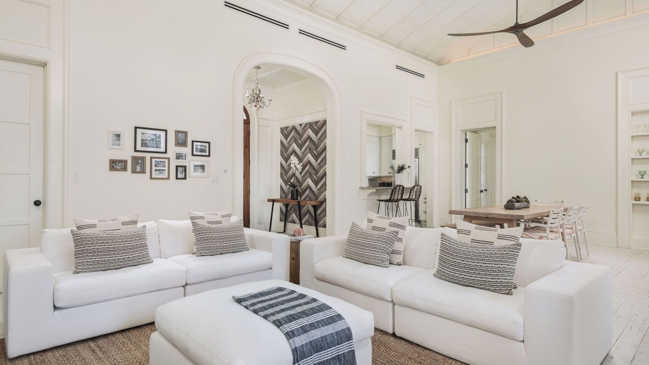 Photo of Livingroom in Big Ambergris Cay