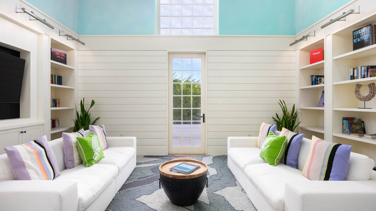 Photo of Livingroom in Big Ambergris Cay