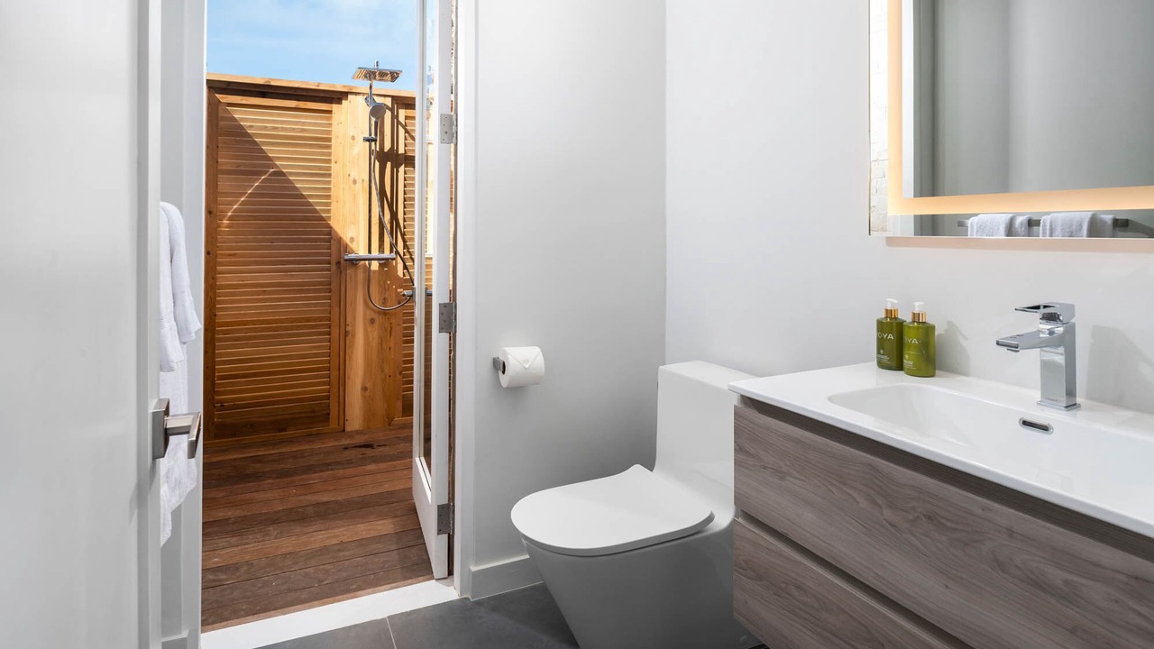 Photo of Bathroom in Big Ambergris Cay