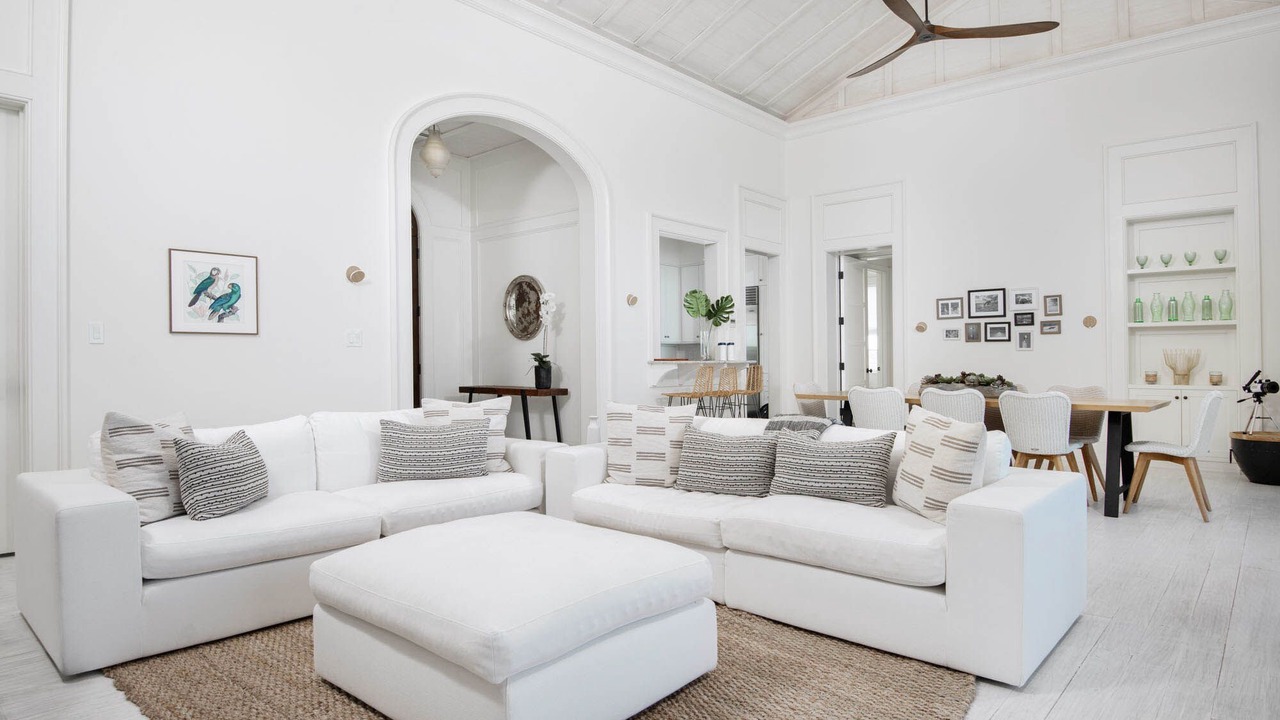 Photo of Livingroom in Big Ambergris Cay