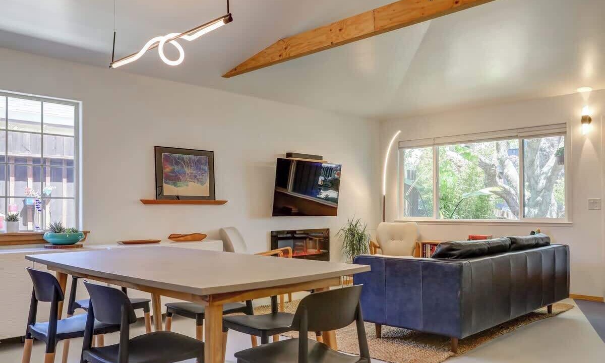 Photo of Livingroom in Westside Santa Cruz