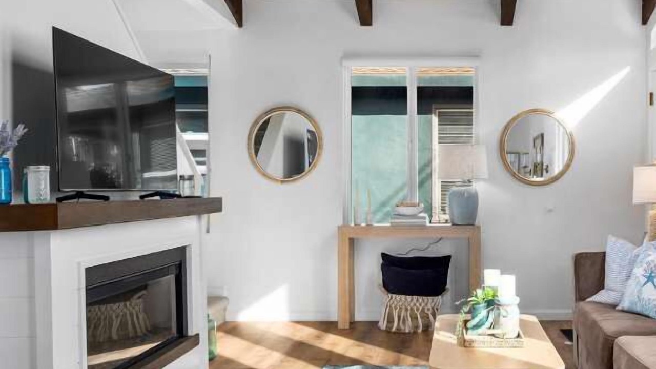 Photo of Livingroom in Eastside Santa Cruz