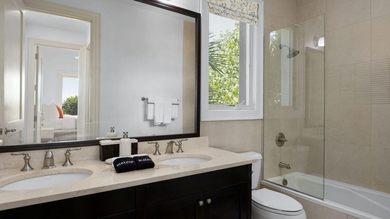Photo of Bathroom in Long Bay Hills