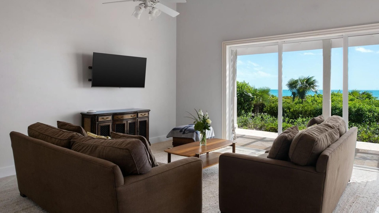 Photo of Livingroom in Long Bay Hills