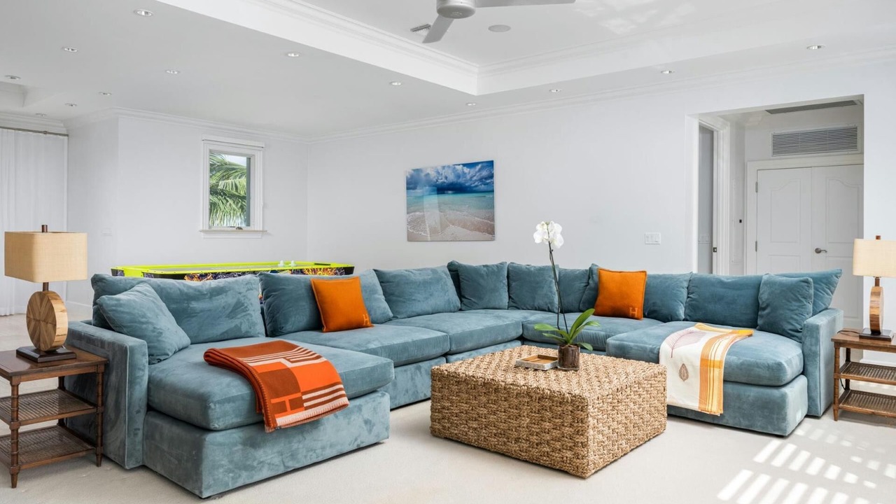 Photo of Livingroom in Long Bay Hills