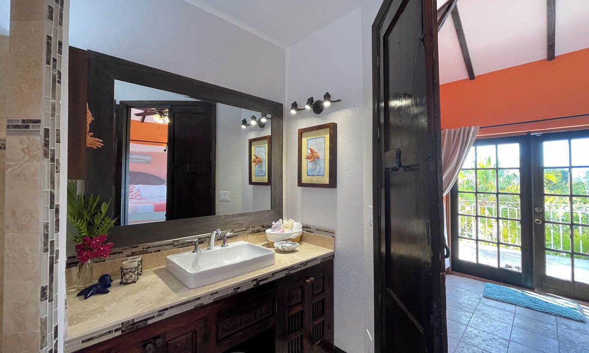 Photo of Bathroom in Leeward Settlement