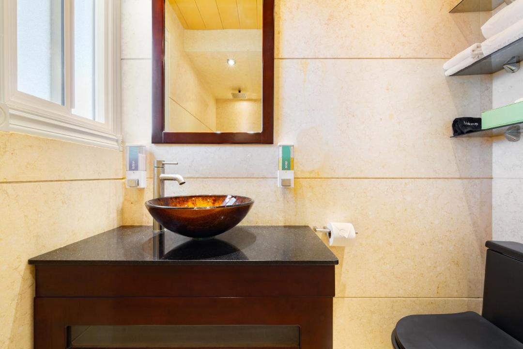 Photo of Bathroom in Venetian Road Settlement