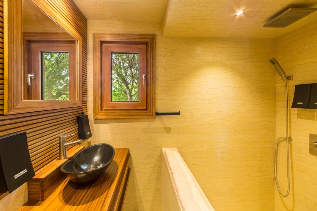 Photo of Bathroom in Venetian Road Settlement