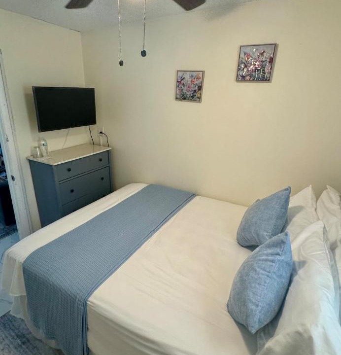 Photo of Bedroom in Leeward Settlement