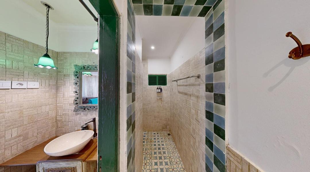 Photo of Bathroom in Petitenget