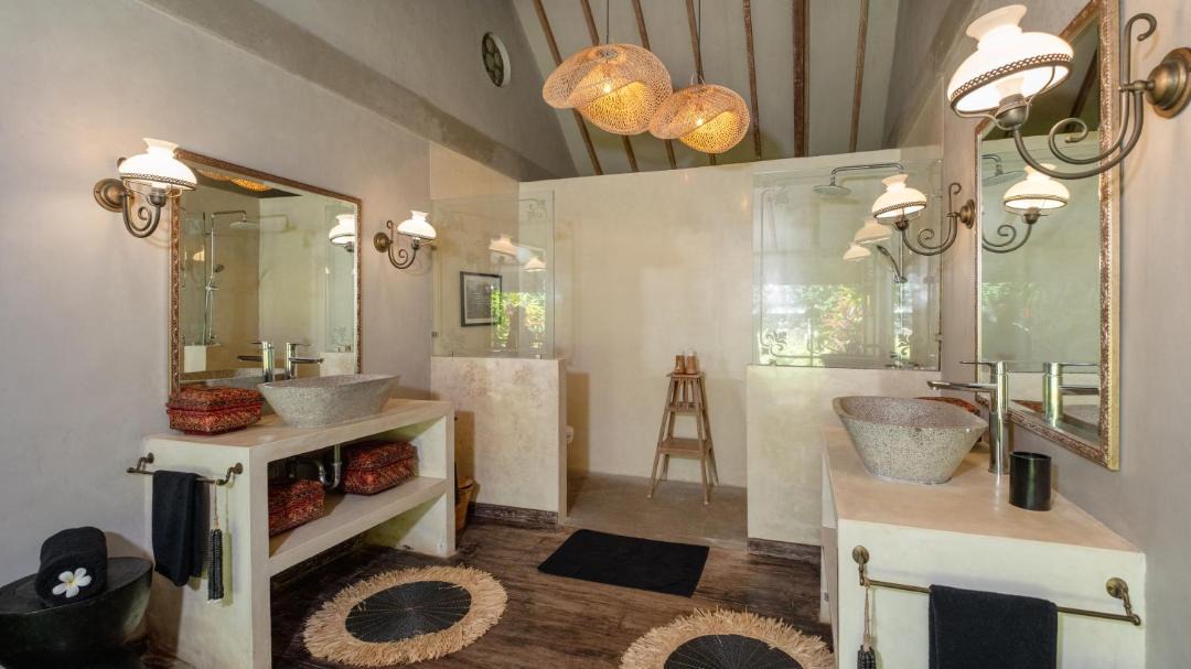 Photo of Bathroom in Petitenget