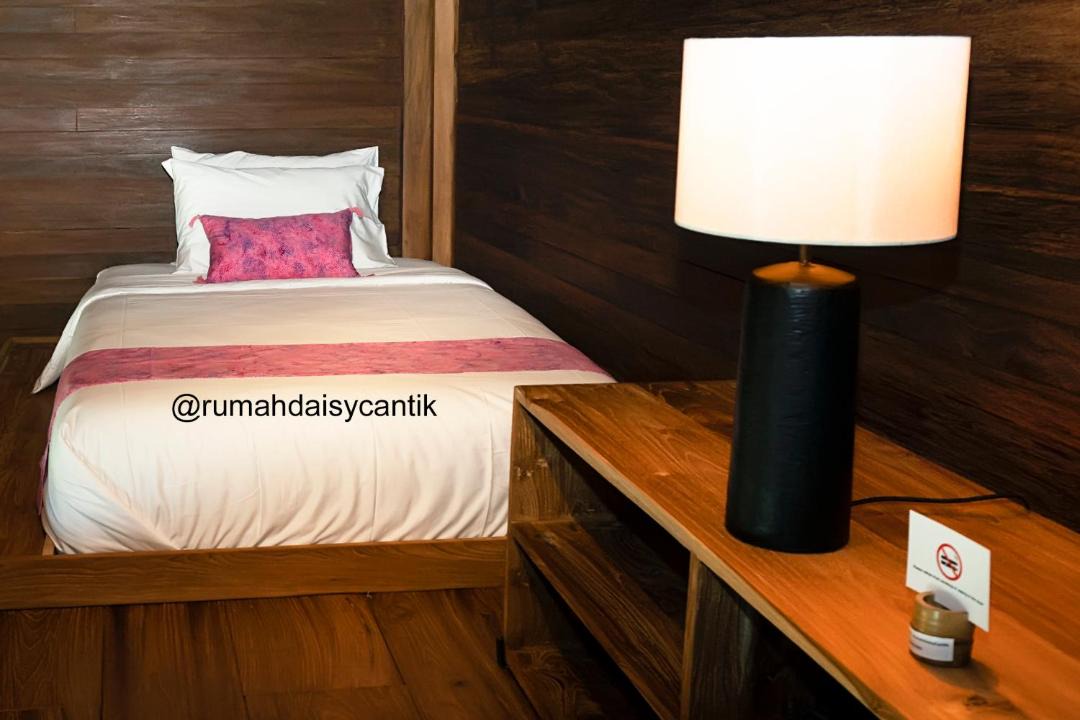 Photo of Bedroom in Nyambu