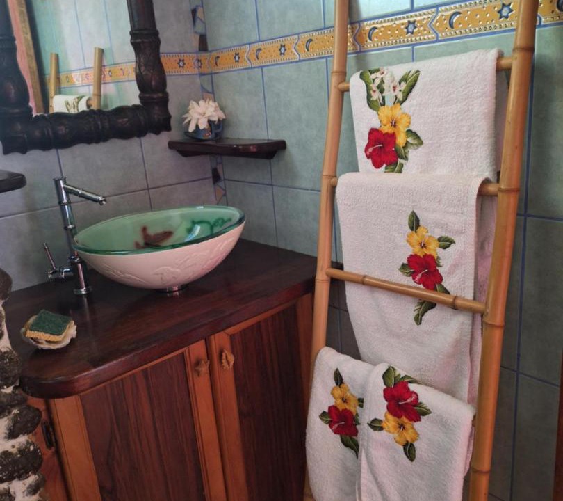 Photo of Bathroom in Teahupoo