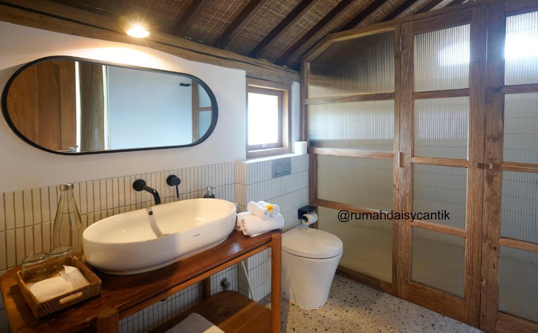 Photo of Bathroom in Nyambu