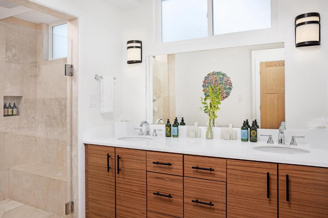 Photo of Bathroom in Leeward Settlement