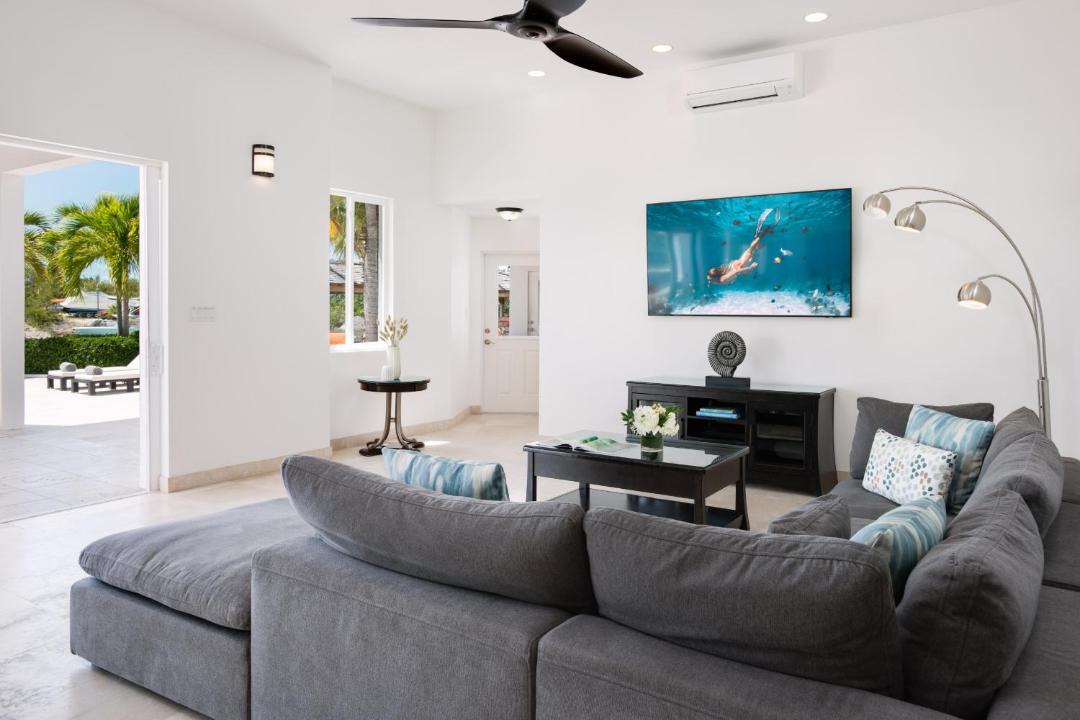 Photo of Livingroom in Leeward Settlement