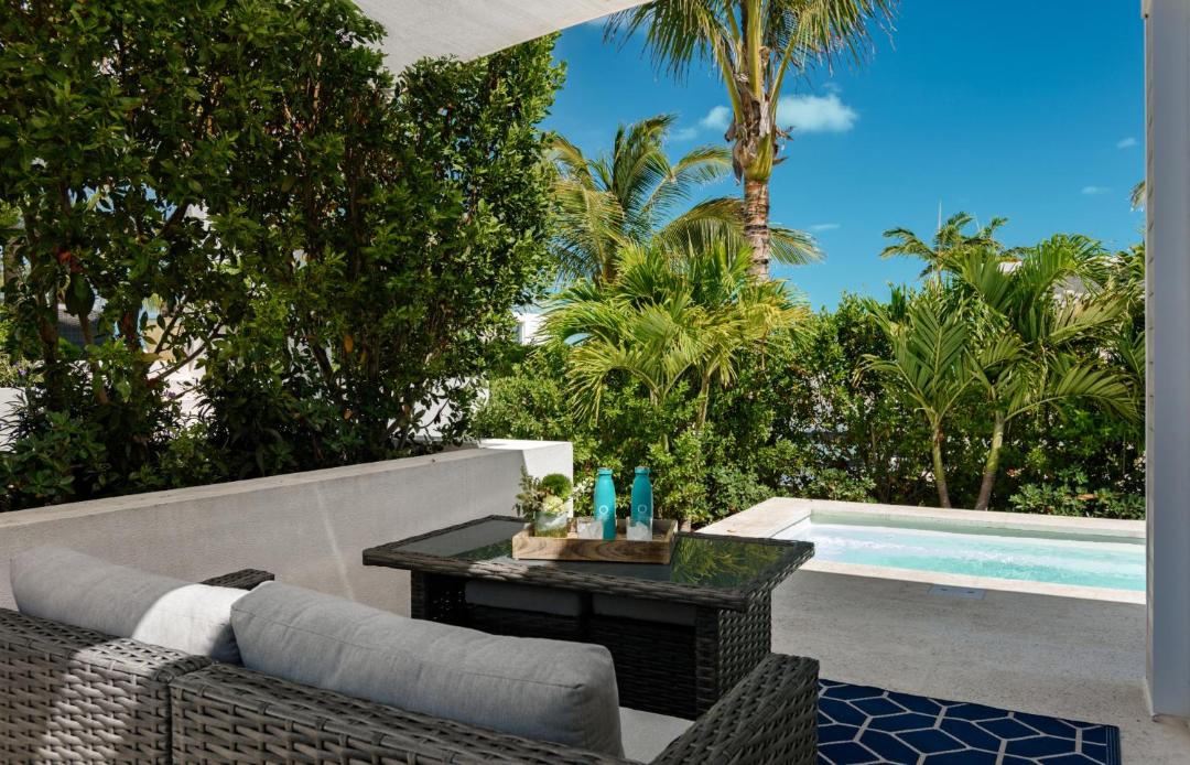 Photo of Patio Balcony in Leeward Settlement