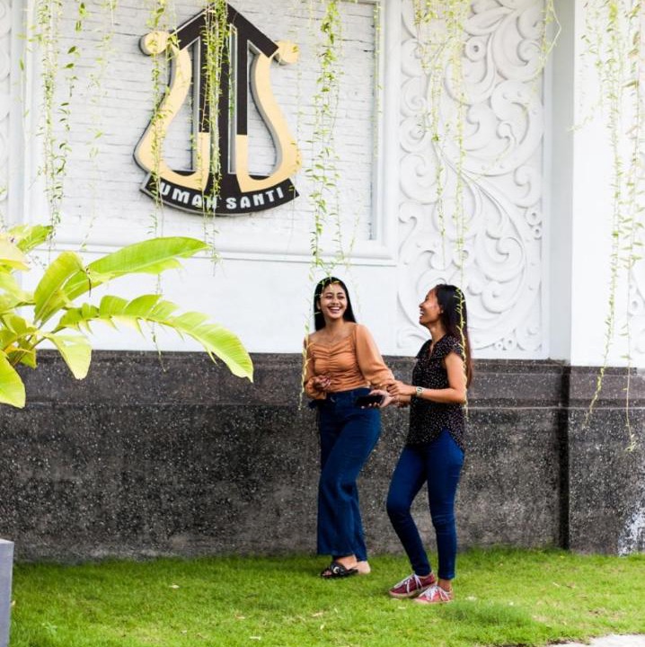 Photo of Human In Picture in Ungasan