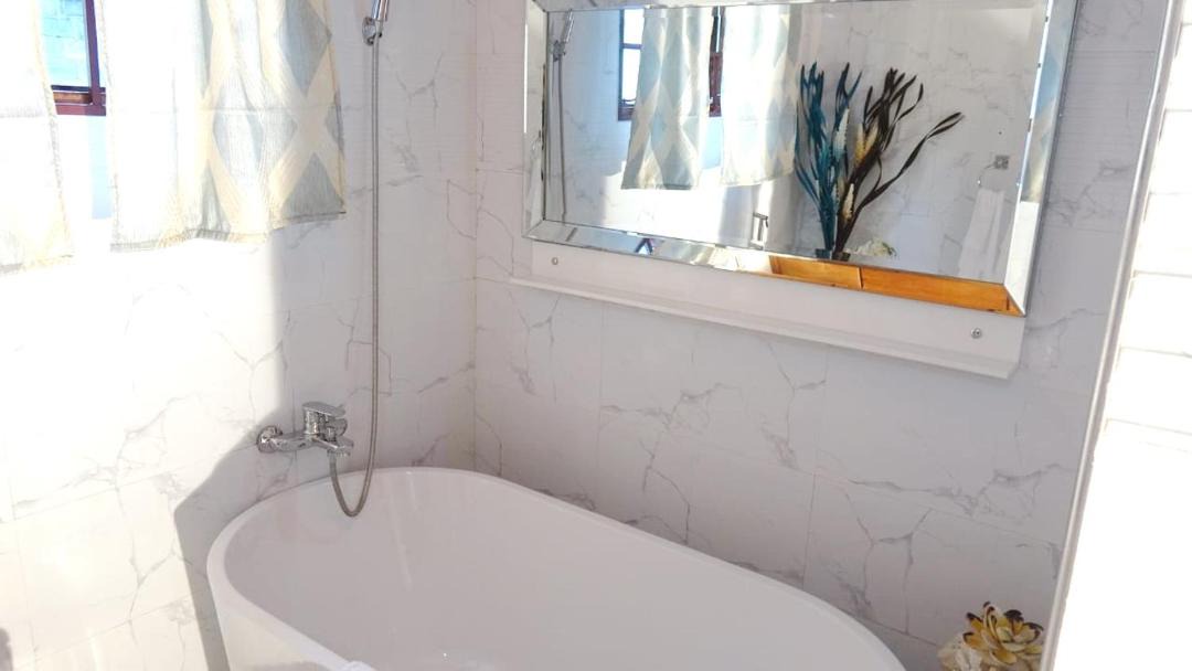 Photo of Bathroom in Mare Anglaise