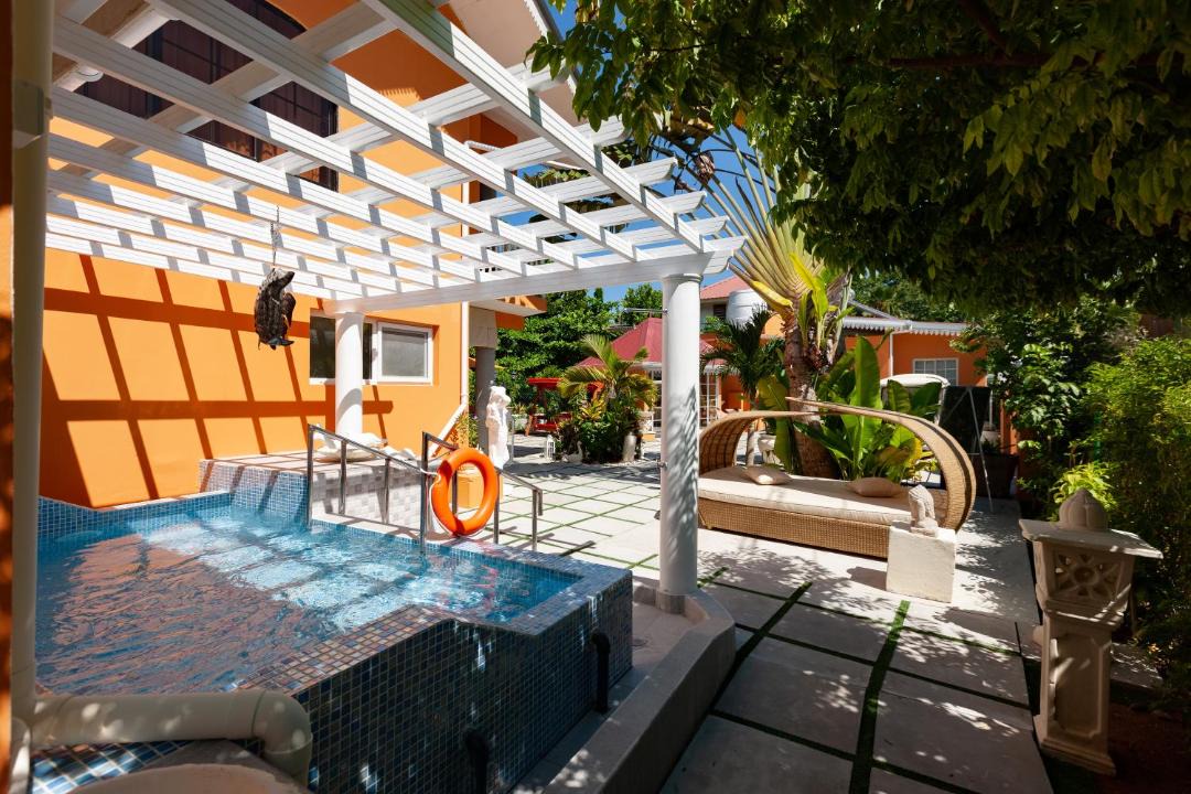 Photo of Patio Balcony in La Passe