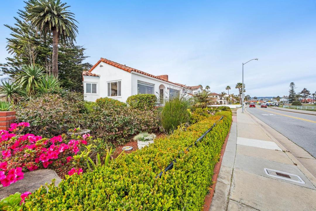 Photo of Buildings in Westside Santa Cruz